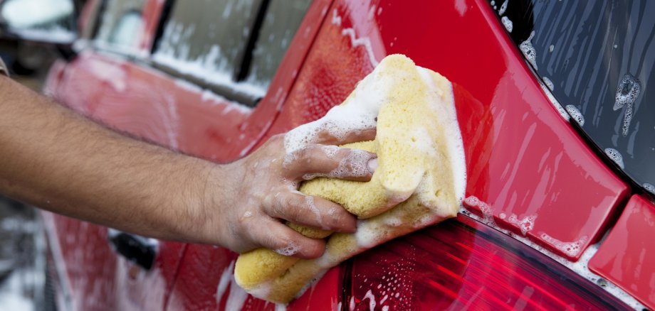 Das Autowaschen auf öffentlichen Straßen und Plätzen sowie auf privaten Grundstücken ist in Lohfelden nicht gestattet.