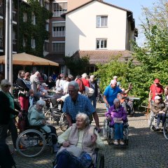 Bei strahlendem Sonnenschein ging es am 18.09. für rund 40 Rolli-Fahrerinnen und -Fahrer auf in Richtung Bürgersee.