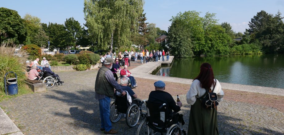 Am Bürgersee legten die Gäste bei einem Kaltgetränk eine kurze Rast ein.