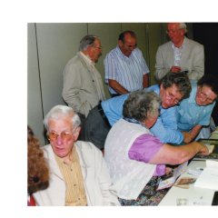 Am 1. September 1994 wurde auf Initiative des damaligen Bürgermeisters Bernhard Blank zu einem Treffen des neuen "Arbeitskreises Geschichte Lohfeldens" eingeladen. 