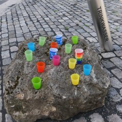 Trinkbrunnen auf dem Quartiersplatz der Passivhaussiedlung auf dem Lindenberg.