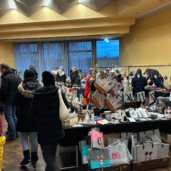 Die Stände im Bürgerhaus-Saal Crumbach erfreuten sich großer Beliebtheit.