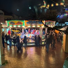 Das Kinderkarussell unermüdlich im Einsatz.