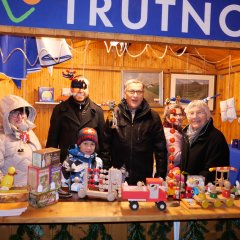 Der Freundeskreis Trutnov verkaufte Holzspielzeug aus dem Riesengebirge, informierte über die Partnerstadt und auch der Rübezahl war vor Ort!