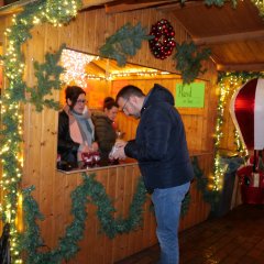 Viele unterschiedlichen Sorten Glühwein vom Café Freudenstein.