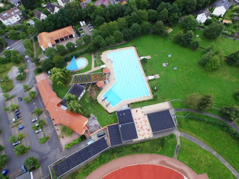 Freibad (Luftbild) (Rainer Sander).JPG